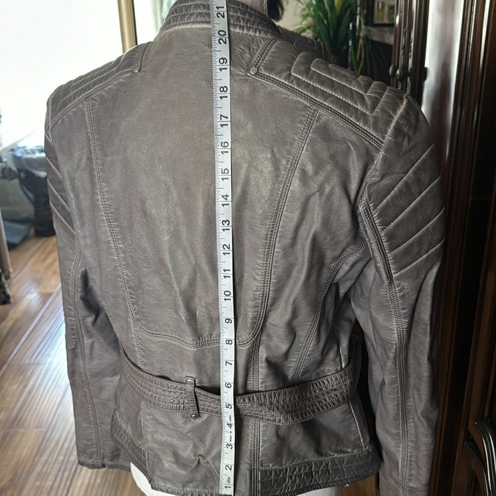 Guess Leather Jacket. - Picture 7 of 11